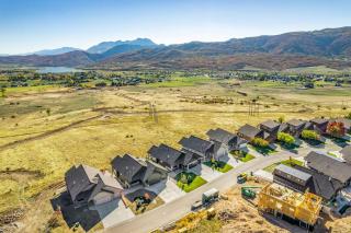New Mountain Luxury and Wellness Retreat Full Home - 8