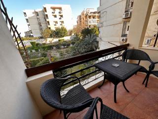 Vintage Charm, 3BR in a Compound near Arkan - only families & single travelers - 8