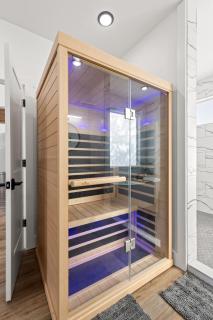 Honeydew Cabin - Romantic Sauna Views Hot Tub - 7