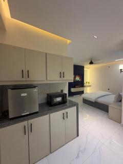 Monarch Suites - 2
