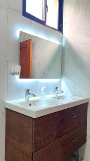 Mountain view apartment with balcony & AC Bedrooms - 4