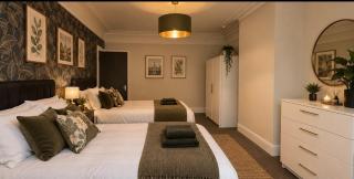 Stylish 4BR Stay, Sleeps 10, Derby Centre - 2