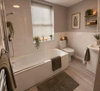 Stylish 4BR Stay, Sleeps 10, Derby Centre - 1