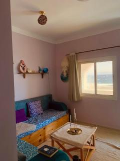 Artist's Beachfront Waterfront Mountain home - 0