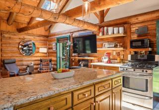 Whitehorse Mountain Retreat - Hot tub - Fireplace - 1