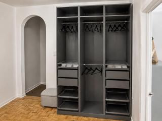 Two Bedroom Plateau Gem with Office Near Parc La Fontaine - 8