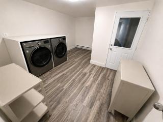 Two Bedroom Plateau Gem with Office Near Parc La Fontaine - 5