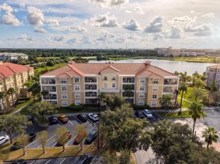 Luxury 3BR Modern Design Lake Views Vista Cay - 6