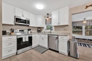Family-Friendly Home Near Beach with Fenced Yard , Fire Pit, Three Bedroom Plus Office make for Four Unique Sleeping Spaces, Pocasset Home Perfect for Families, Host up to 7, 24 Hr Hospitality - 6