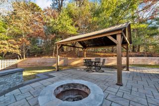 Family-Friendly Home Near Beach with Fenced Yard , Fire Pit, Three Bedroom Plus Office make for Four Unique Sleeping Spaces, Pocasset Home Perfect for Families, Host up to 7, 24 Hr Hospitality - 5