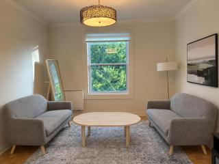 Two Bedroom Plateau Gem with Office Near Parc La Fontaine - 0