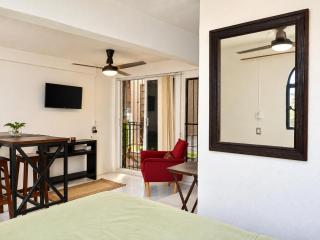 Walkable Romantic Zone Studio Near Beach - 5