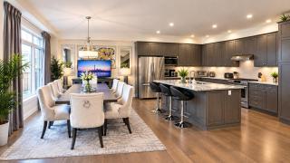 Kleinburg Luxe Town Residence 9 Queen Beds Sleeps 18 - 0