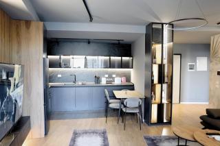 Luxe Living Lakescape Suite - Lake View Residences - 6