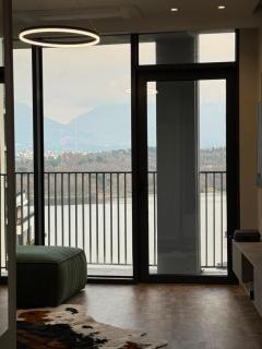 Lake View Cozy Apartment - 2