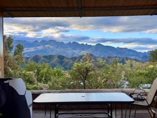 Black Stone Hilltop Great Wall Lodge & Whisky Lounge - 5