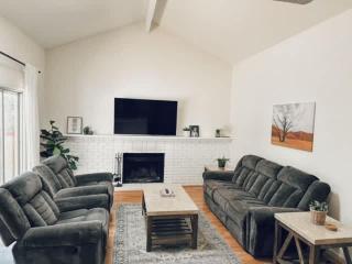 Reno 4BR Fireplace Near Downtown - 0