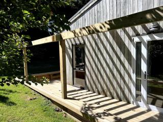 Greenwood Bungalow - Stylish Retreat - 5