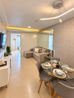 Modern Oasis 2BR Netflix and Pool - 5