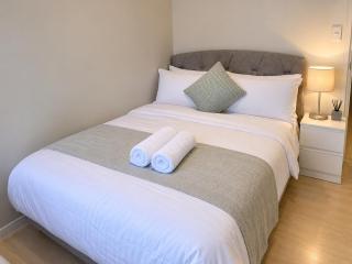 Modern Oasis 2BR Netflix and Pool - 7