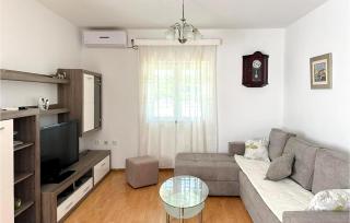 Gorgeous Home In Susci With Private Swimming Pool, Can Be Inside Or Outside - 7