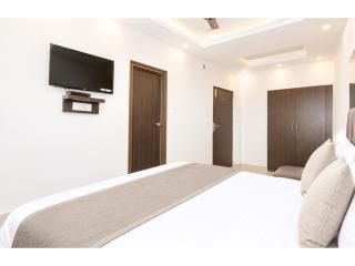 Urban Royale RJ Charbagh Lucknow - Premium Comfort Stay with Restaurant & Parking Near Charbagh Railway Station, Aminabad & Lucknow City Centre - 1