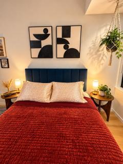 Boho Studio Downtown Rogers Views Heated Parking - 2