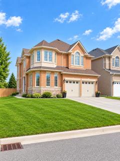 2 Bed, 1 Bath- Main floor, 2 Parking- Licensed - 9