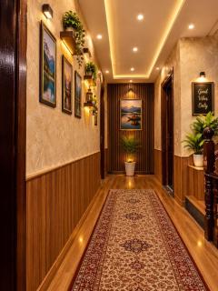 Crown Of Kashmir Boat House - 6