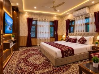 Crown Of Kashmir Boat House - 5