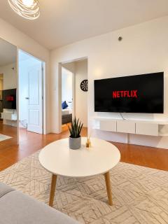 Modern Luxe 2 Br Free Pool Access Parking and Netflix - 4