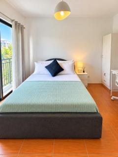 Modern Luxe 2 Br Free Pool Access Parking and Netflix - 1