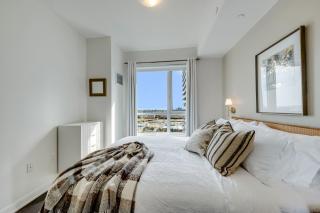 M-Lux Midterm Rental - 6
