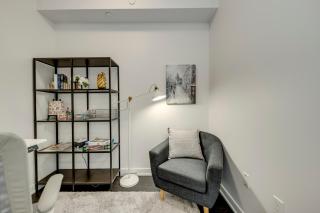 M-Lux Midterm Rental - 5