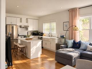 East Side 3BR Home near Brown & Miriam Hospital - 8