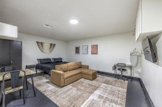 Elegant Private Studio Sleeps 4! 10Min to Strip - 6