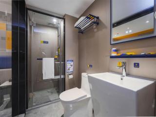 7 Days Inn Xi'an Xijing Hospital Tonghuamen Metro Station - 1