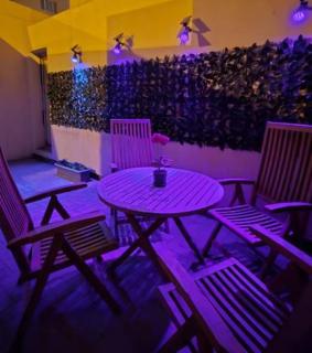 One-bedroom detached house with a private garden - 1