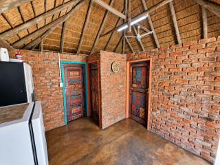 5 Sleeper Bushcamp Chalet Hartbeespoort - 5