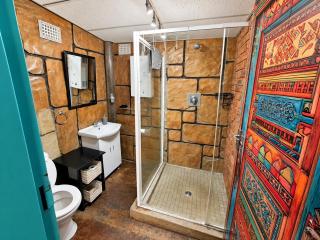 5 Sleeper Bushcamp Chalet Hartbeespoort - 6