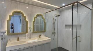 Queen Margarette Hotel - 1