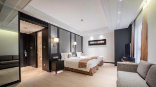 Crowne Plaza Shanghai Anting-20 Minutes drive to National Exhibition and Convention Center & 15 Minutes drive to F1 - 1