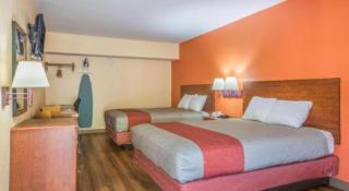 Rodeway Inn & Suites - 1