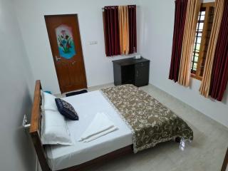 Private Home for a Relaxing Family Stay at Adimali - 8
