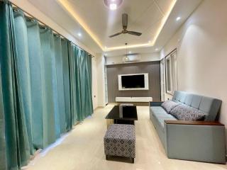 The Neeraj Marine Ganga Luxury Homestay with Himalayas and Ganga Ghat Access - 6