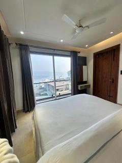 The Neeraj Marine Ganga Luxury Homestay with Himalayas and Ganga Ghat Access - 7