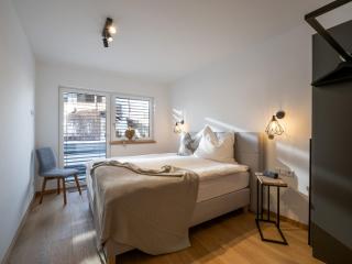 Fewo Tirolglück - Perfekt für Paare, Freunde, Kinder & Hunde - 2 SZ, 2 BZ - Garten, Bergblick & Ruhe - Umgebung schneesicher bis April, Skibus St Johann - 2 Min zu Fuß ins Zentrum - 7