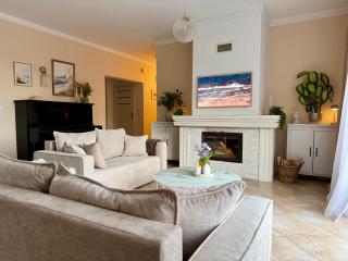 Lakeside Home - 8