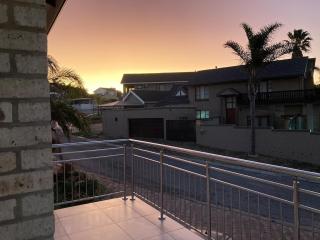 Lookout Deck Holiday Home and apartment - 1
