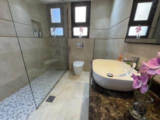 Two Bedroom & Maidroom Apartment At Mina Al Fajer by Ocean magic holidayhome - 6